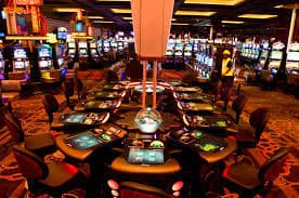0ron Ocean King Rooms: Provider Studio aur Table Layout